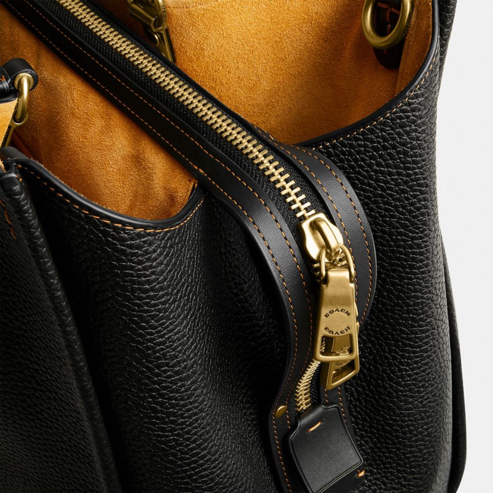 Bolsa de Mano COACH® Rogue 39 In Regenerative Leather Mujer Negras | COJPG239