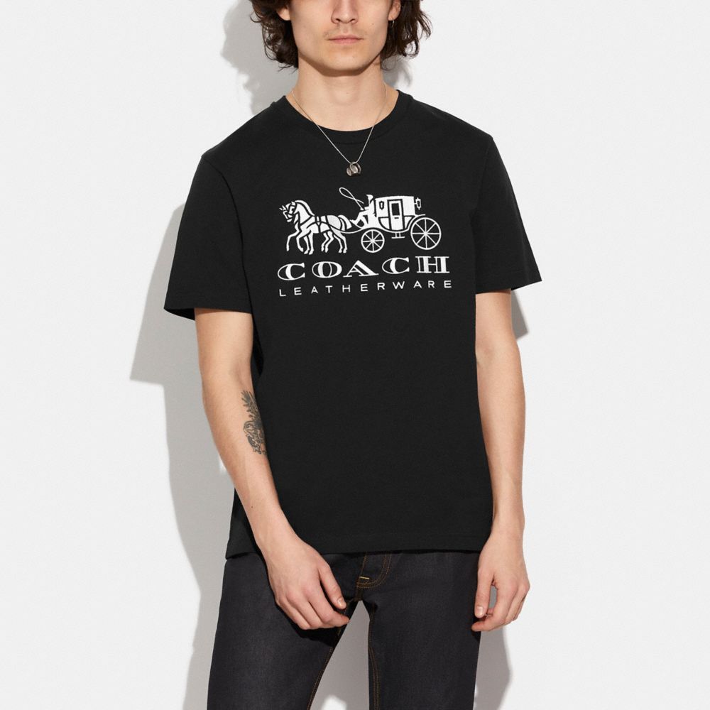 Camiseta COACH® Horse And Carriage In Organic Cotton Hombre Negras | COJPB896