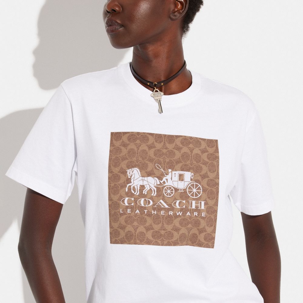 Camiseta COACH® Signature Horse And Carriage In Organic Cotton Mujer Blancas Marrones | COYXN573