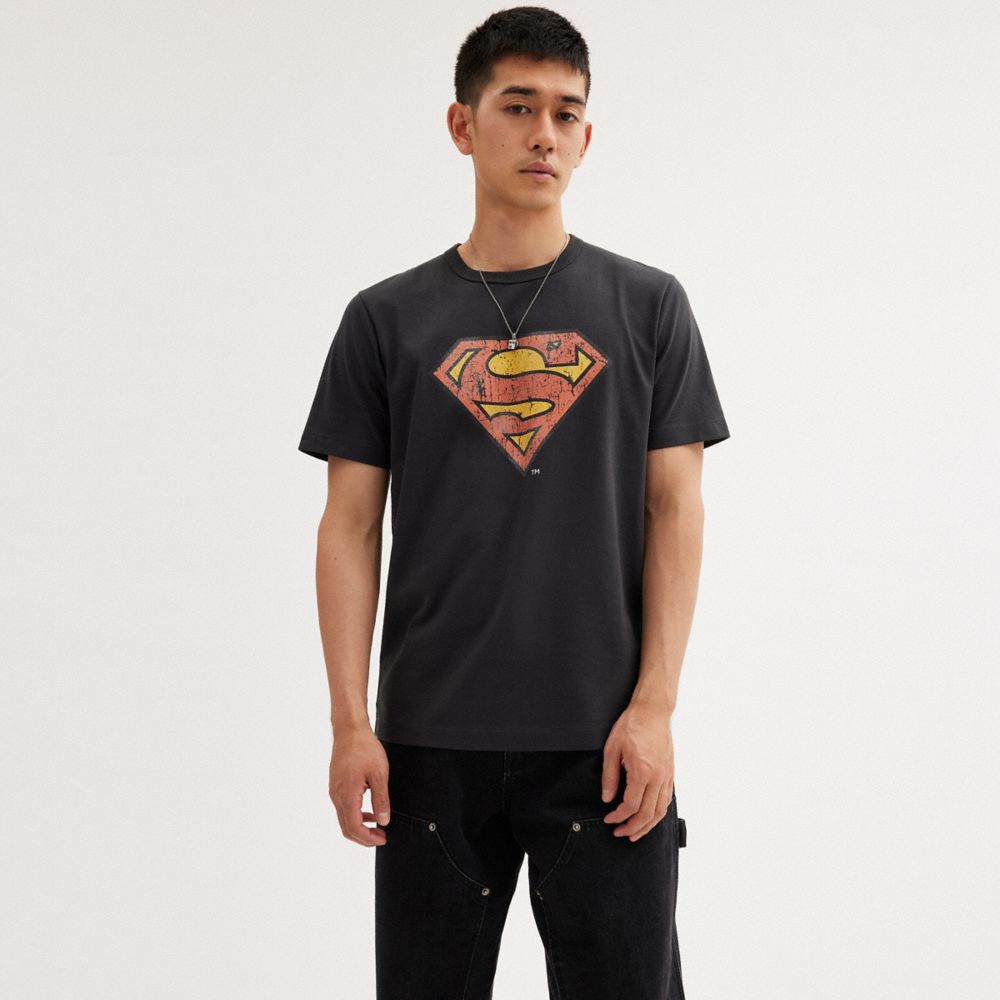 Camiseta COACH® | Dc Superman Mujer Negras | COXYD588