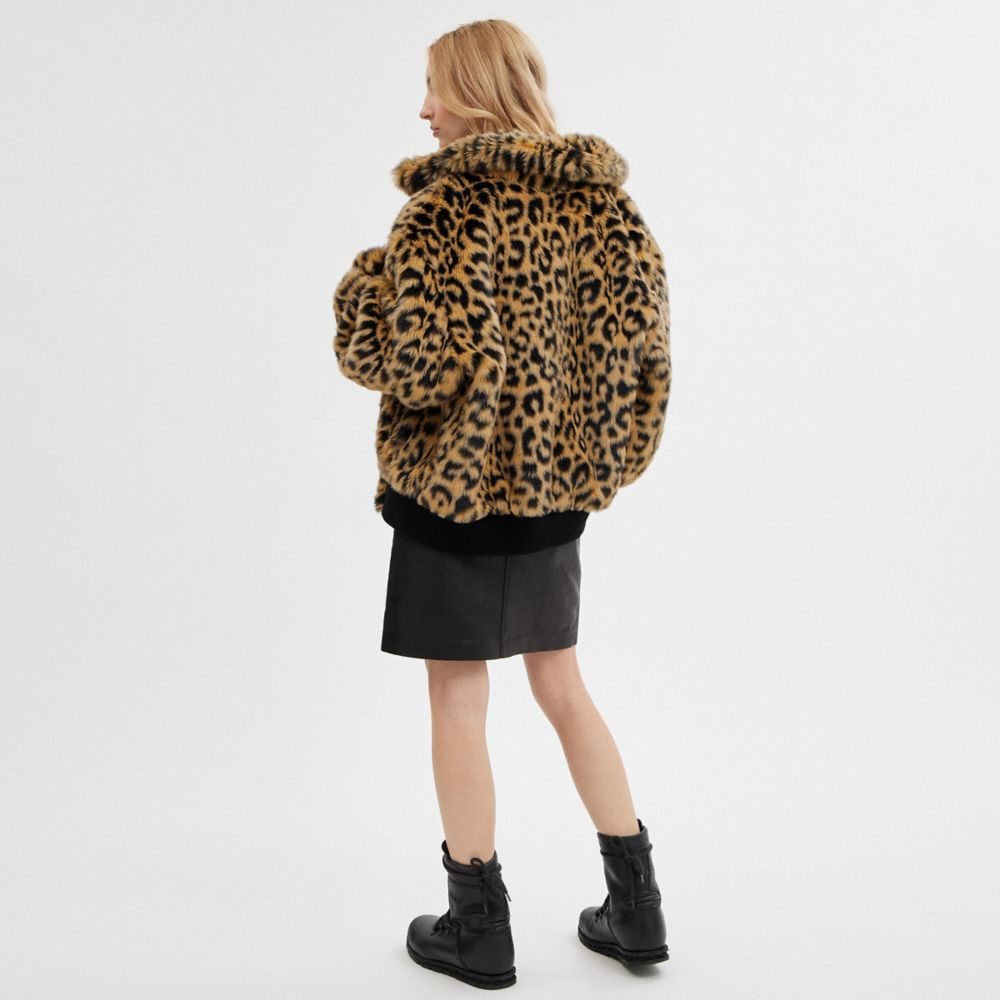 Chaqueta COACH® Printed Faux Fur Mujer Leopardo | CONWK647