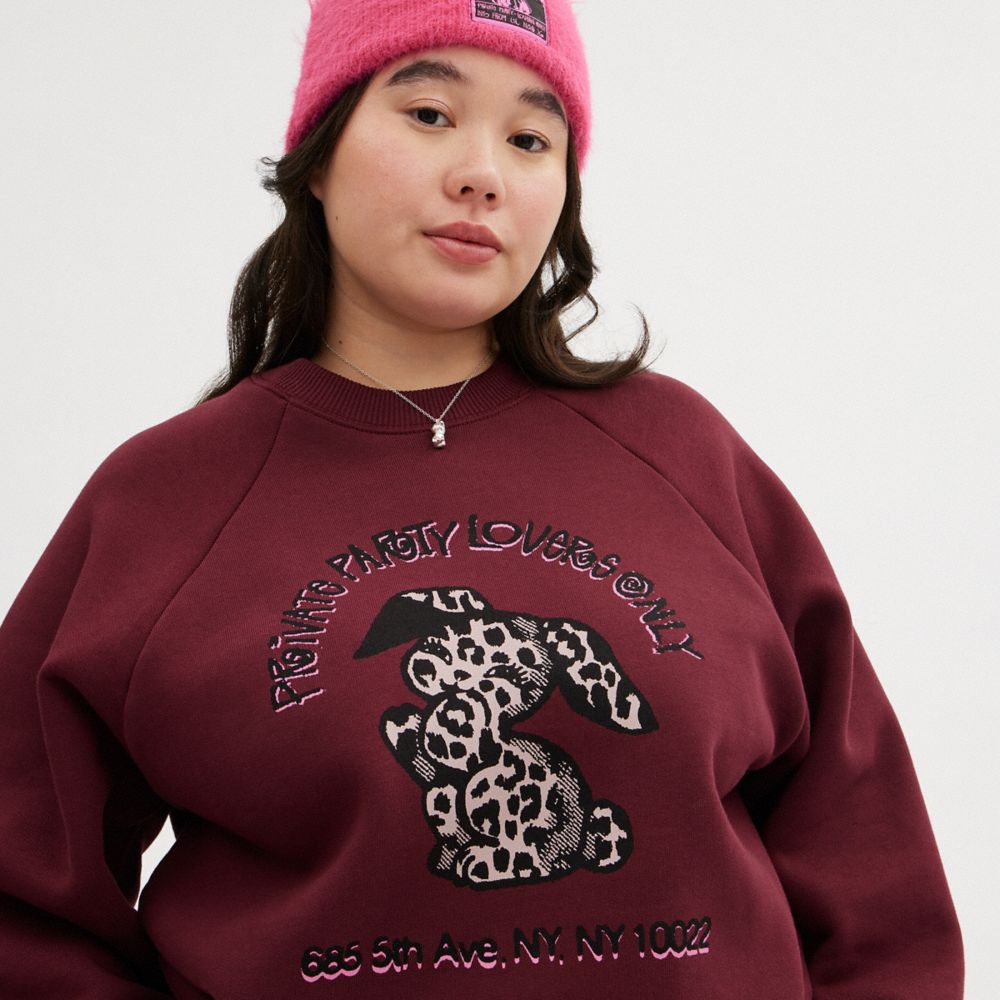 Sudadera COACH® The Lil Nas X Drop Bunny Crewneck Mujer Burdeos | COVRG590