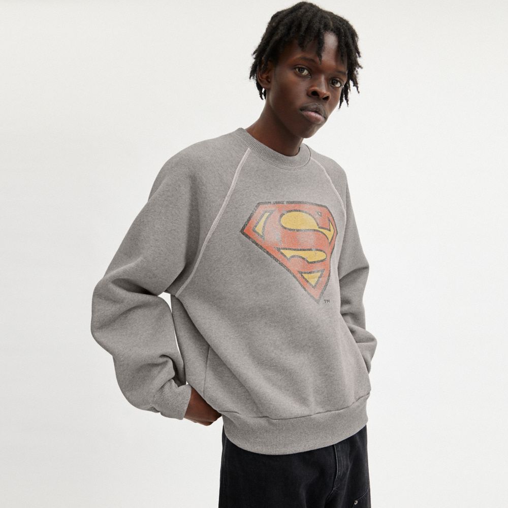 Sudadera con Capucha COACH® | Dc Superman Crewneck Mujer Gris Oscuro | COILI664