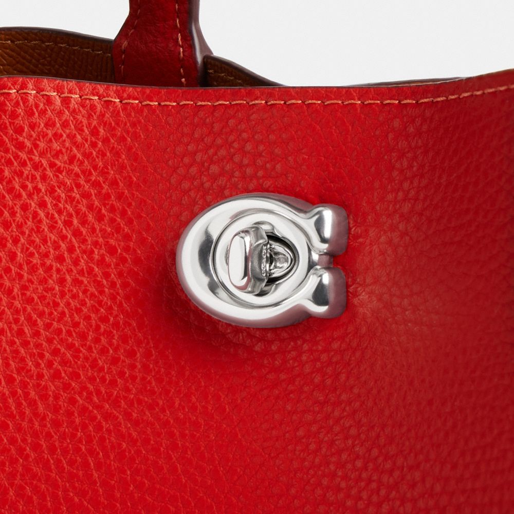 Tote COACH® Willow 24 With Heart Charm Mujer Plateadas Rojas | COLIJ133